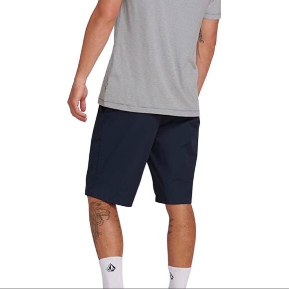 VOLCOM Frickin Stretch Shorts Navy Twill Flat Front Chino Size 32 True to This - Picture 5 of 16